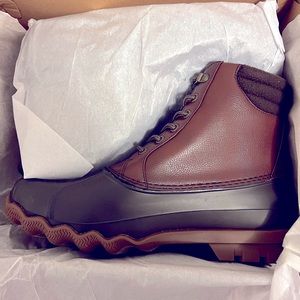 NEW Mens Avenue Embossed Duck Boot in Tan/Brown